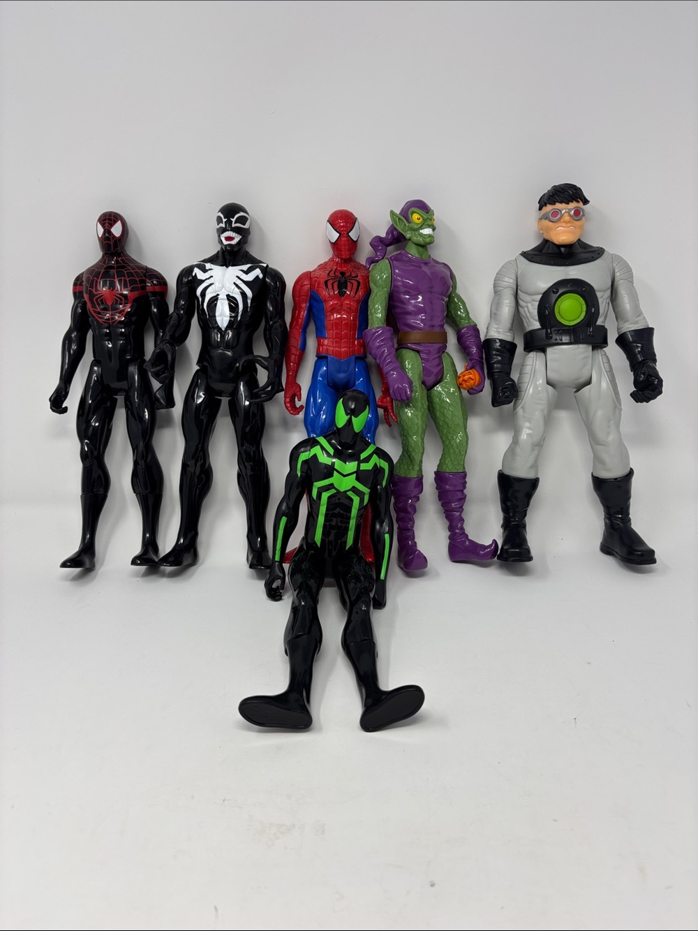 Mixed Marvel Hasbro Kids Action Figures Set - Black, Red, Green, Purple, Gray 6